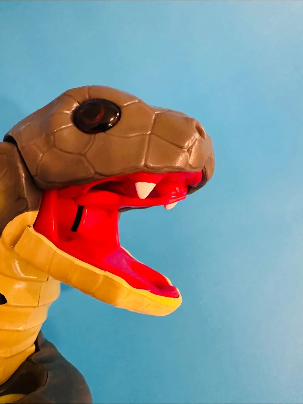 WOWWEE Fingerlings Untamed Fang King is Cobra Snake Toy w/Sound Motion Lights 6”